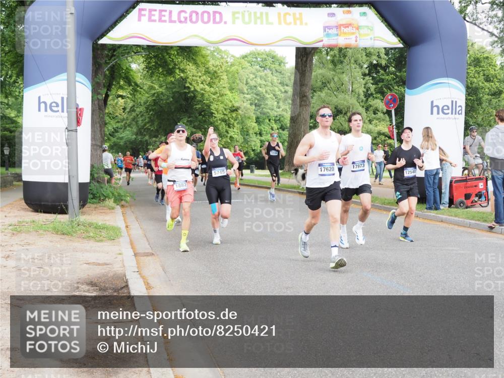 29.06.2025 - hella hamburg halbmarathon MichiJ http://msf.ph/oto/8250421 29.06.2025 10:28:50 Zwischen KM18-KM19 1882, 2750, 2826, 4889, 5375, 5508, 5745, 6149, 6683, 8346, 8574, 12540, 13158, 17245, 17620, 17973 meine-sportfotos.de