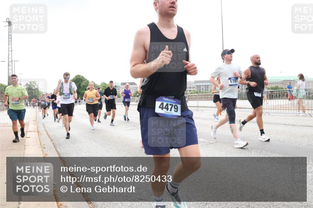29.06.2025 - hella hamburg halbmarathon Lena Gebhardt http://msf.ph/oto/8250433 29.06.2025 10:34:08 Lombardsbrücke 1189, 1275, 1417, 1672, 1705, 1787, 1896, 2265, 2412, 2464, 2482, 2496, 2510, 2511, 2526, 2801, 2933, 3145, 3170, 3264, 3340, 3345, 3560, 3829, 3848, 4433, 4479, 4696, 4807, 4824, 4826, 4942, 5096, 5141, 5557, 5561, 5566, 5569, 5584, 5609, 5691, 5821, 5822, 5887, 6105, 6364, 6515, 6516, 6574, 6854, 6956, 7027, 7324, 7329, 7565, 8202, 8277, 8349, 8375, 8377, 8383, 8401, 8965, 9094, 9875, 9995, 10007, 10071, 10360, 10561, 10564, 11872, 13957, 16919, 17230 meine-sportfotos.de
