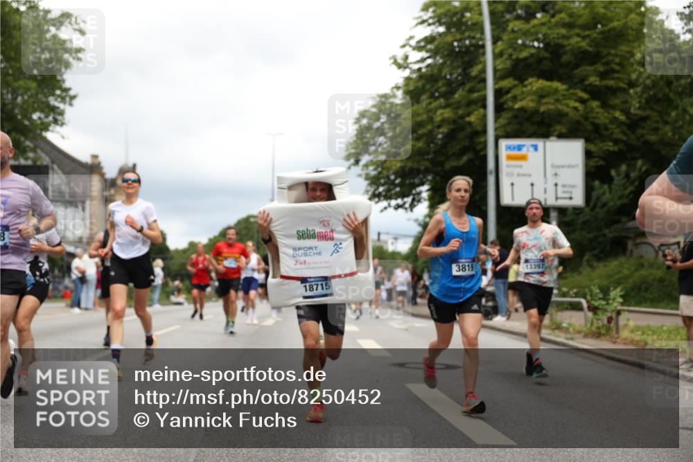 29.06.2025 - hella hamburg halbmarathon Yannick Fuchs http://msf.ph/oto/8250452 29.06.2025 10:47:55 20KM 1030, 1267, 1422, 1442, 1502, 1549, 1870, 2058, 2070, 2354, 2432, 2518, 2630, 3096, 3103, 3819, 4299, 5020, 5259, 5638, 6260, 6294, 6374, 6511, 6512, 7274, 7395, 7478, 7973, 8285, 8335, 8394, 9032, 9380, 9791, 9922, 10040, 11009, 11068, 11430, 11844, 12321, 12607, 12632, 13033, 13397, 13794, 13803, 13865, 13912, 14026, 14239, 14702, 15146, 15441, 15838, 15856, 15946, 16780, 17348, 17482, 18143, 18308, 18418, 18450, 18514, 18612, 19067 meine-sportfotos.de