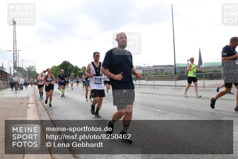 29.06.2025 - hella hamburg halbmarathon Lena Gebhardt http://msf.ph/oto/8250462 29.06.2025 10:45:40 Lombardsbrücke 1004, 1033, 1060, 1085, 1100, 1104, 1421, 1426, 1555, 1713, 1798, 1854, 1983, 2008, 2216, 2217, 2522, 2550, 2657, 2664, 2917, 2954, 2965, 2973, 3160, 3164, 3357, 3377, 3879, 3993, 4099, 4102, 4104, 4224, 4306, 4317, 4388, 4504, 4572, 4820, 4851, 5044, 5099, 5108, 5339, 5635, 5636, 5949, 6133, 6150, 6333, 6623, 6763, 6788, 6911, 6922, 6980, 7268, 7283, 7356, 7530, 7541, 7605, 7859, 8605, 8745, 9120, 9121, 9620, 10030, 10182, 10225, 10327, 10329, 10367, 10511, 11314 meine-sportfotos.de