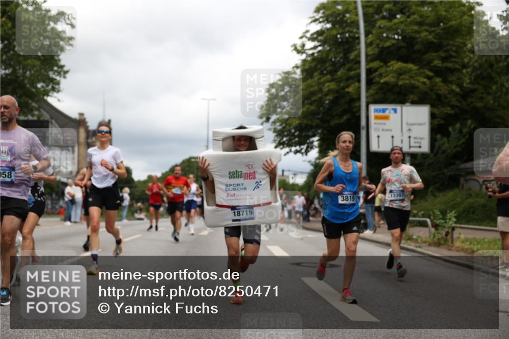 29.06.2025 - hella hamburg halbmarathon Yannick Fuchs http://msf.ph/oto/8250471 29.06.2025 10:47:55 20KM 1030, 1267, 1422, 1442, 1502, 1549, 1870, 2058, 2070, 2354, 2432, 2518, 2630, 3096, 3103, 3819, 4299, 5020, 5259, 5638, 6260, 6294, 6374, 6511, 6512, 7274, 7395, 7478, 7973, 8285, 8335, 8394, 9032, 9380, 9791, 9922, 10040, 11009, 11068, 11430, 11844, 12321, 12607, 12632, 13033, 13397, 13794, 13803, 13865, 13912, 14026, 14239, 14702, 15146, 15441, 15838, 15856, 15946, 16780, 17348, 17482, 18143, 18308, 18418, 18450, 18514, 18612, 19067 meine-sportfotos.de