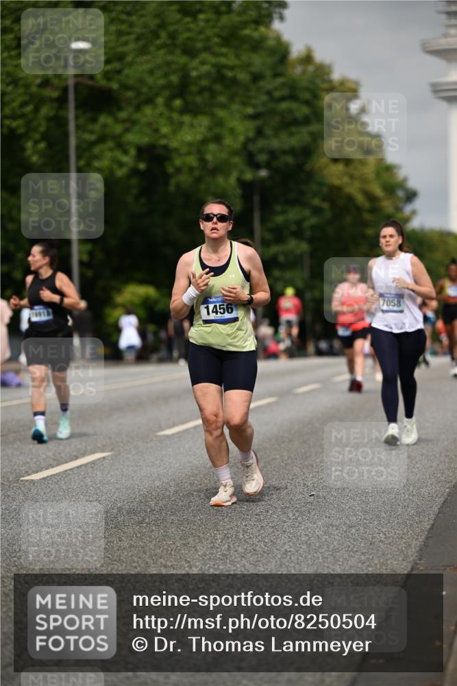 29.06.2025 - hella hamburg halbmarathon Dr. Thomas Lammeyer http://msf.ph/oto/8250504 29.06.2025 10:14:21 Kennedybrücke 1052, 1186, 1456, 1483, 1513, 4389, 7058, 7250, 7685, 8090, 8685, 9150, 9681, 9816, 9829, 9988, 11180 meine-sportfotos.de