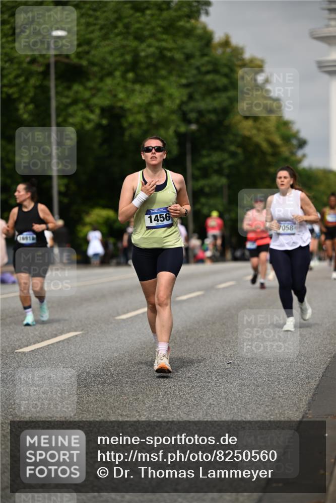 29.06.2025 - hella hamburg halbmarathon Dr. Thomas Lammeyer http://msf.ph/oto/8250560 29.06.2025 10:14:21 Kennedybrücke 1052, 1186, 1456, 1483, 1513, 4389, 7058, 7250, 7685, 8090, 8685, 9150, 9681, 9816, 9829, 9988, 11180 meine-sportfotos.de