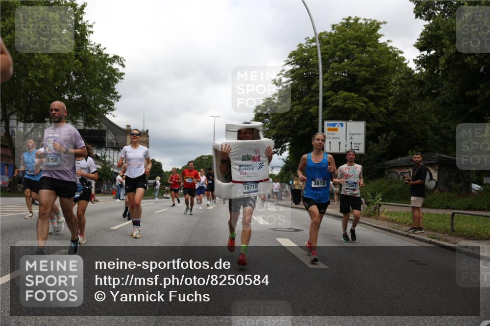29.06.2025 - hella hamburg halbmarathon Yannick Fuchs http://msf.ph/oto/8250584 29.06.2025 10:47:55 20KM 1030, 1267, 1422, 1442, 1502, 1549, 1870, 2058, 2070, 2354, 2432, 2518, 2630, 3096, 3103, 3819, 4299, 5020, 5259, 5638, 6260, 6294, 6374, 6511, 6512, 7274, 7395, 7478, 7973, 8285, 8335, 8394, 9032, 9380, 9791, 9922, 10040, 11009, 11068, 11430, 11844, 12321, 12607, 12632, 13033, 13397, 13794, 13803, 13865, 13912, 14026, 14239, 14702, 15146, 15441, 15838, 15856, 15946, 16780, 17348, 17482, 18143, 18308, 18418, 18450, 18514, 18612, 19067 meine-sportfotos.de