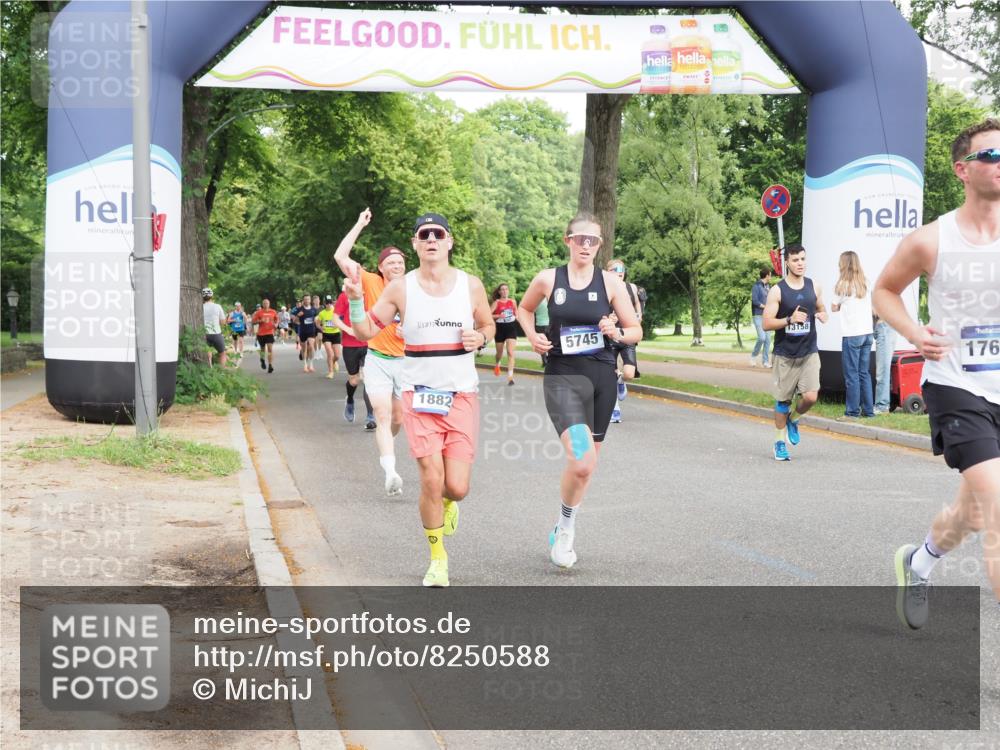 29.06.2025 - hella hamburg halbmarathon MichiJ http://msf.ph/oto/8250588 29.06.2025 10:28:51 Zwischen KM18-KM19 1882, 2750, 2826, 4889, 5375, 5508, 5745, 6149, 6683, 8346, 12540, 13158, 17245, 17620, 17973 meine-sportfotos.de