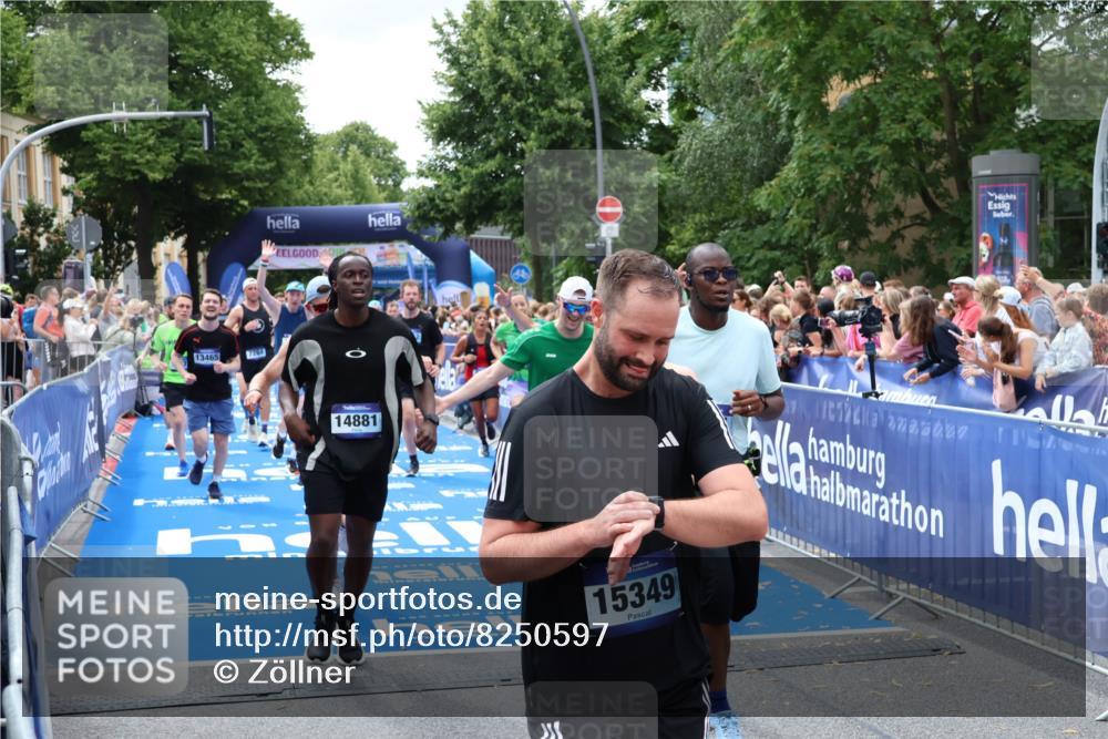 29.06.2025 - hella hamburg halbmarathon Zöllner http://msf.ph/oto/8250597 29.06.2025 10:58:04 Ziel 1200, 1611, 2025, 3093, 3141, 3575, 4319, 4579, 6531, 6892, 7159, 7189, 8089, 10036, 11832, 12378, 12773, 13465, 14881, 15090, 15527, 18762 meine-sportfotos.de
