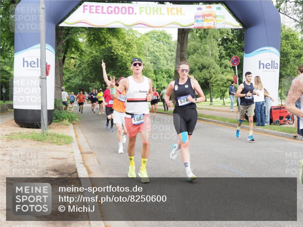 29.06.2025 - hella hamburg halbmarathon MichiJ http://msf.ph/oto/8250600 29.06.2025 10:28:51 Zwischen KM18-KM19 1882, 2750, 2826, 4889, 5375, 5508, 5745, 6149, 6683, 8346, 12540, 13158, 17245, 17620, 17973 meine-sportfotos.de