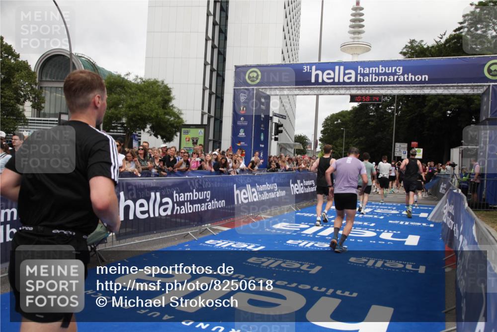 29.06.2025 - hella hamburg halbmarathon Michael Strokosch http://msf.ph/oto/8250618 29.06.2025 10:58:13 Ziel 1563, 1611, 2907, 4319, 4426, 6892, 8290, 10408, 13666, 15125, 15189 meine-sportfotos.de