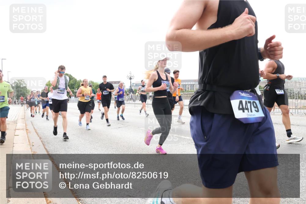 29.06.2025 - hella hamburg halbmarathon Lena Gebhardt http://msf.ph/oto/8250619 29.06.2025 10:34:08 Lombardsbrücke 1189, 1275, 1417, 1672, 1705, 1787, 1896, 2265, 2412, 2464, 2482, 2496, 2510, 2511, 2526, 2801, 2933, 3145, 3170, 3264, 3340, 3345, 3560, 3829, 3848, 4433, 4479, 4696, 4807, 4824, 4826, 4942, 5096, 5141, 5557, 5561, 5566, 5569, 5584, 5609, 5691, 5821, 5822, 5887, 6105, 6364, 6515, 6516, 6574, 6854, 6956, 7027, 7324, 7329, 7565, 8202, 8277, 8349, 8375, 8377, 8383, 8401, 8965, 9094, 9875, 9995, 10007, 10071, 10360, 10561, 10564, 11872, 13957, 16919, 17230 meine-sportfotos.de
