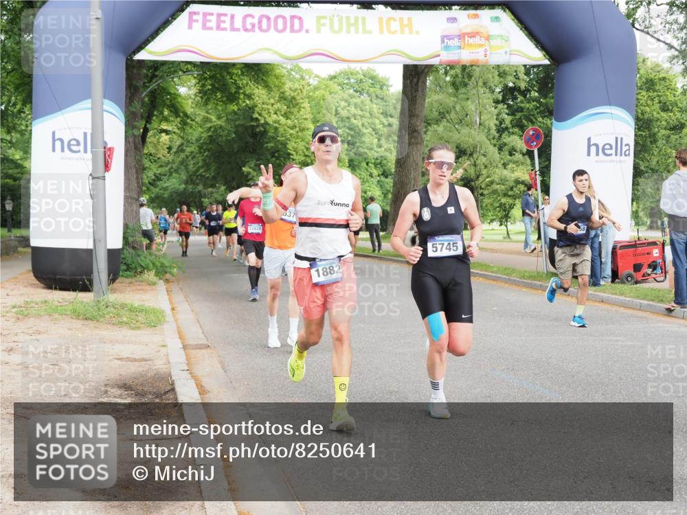 29.06.2025 - hella hamburg halbmarathon MichiJ http://msf.ph/oto/8250641 29.06.2025 10:28:51 Zwischen KM18-KM19 1882, 2750, 2826, 4889, 5375, 5508, 5745, 6149, 6683, 8346, 12540, 13158, 17245, 17620, 17973 meine-sportfotos.de