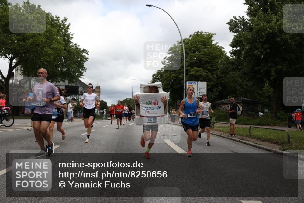 29.06.2025 - hella hamburg halbmarathon Yannick Fuchs http://msf.ph/oto/8250656 29.06.2025 10:47:55 20KM 1030, 1267, 1422, 1442, 1502, 1549, 1870, 2058, 2070, 2354, 2432, 2518, 2630, 3096, 3103, 3819, 4299, 5020, 5259, 5638, 6260, 6294, 6374, 6511, 6512, 7274, 7395, 7478, 7973, 8285, 8335, 8394, 9032, 9380, 9791, 9922, 10040, 11009, 11068, 11430, 11844, 12321, 12607, 12632, 13033, 13397, 13794, 13803, 13865, 13912, 14026, 14239, 14702, 15146, 15441, 15838, 15856, 15946, 16780, 17348, 17482, 18143, 18308, 18418, 18450, 18514, 18612, 19067 meine-sportfotos.de