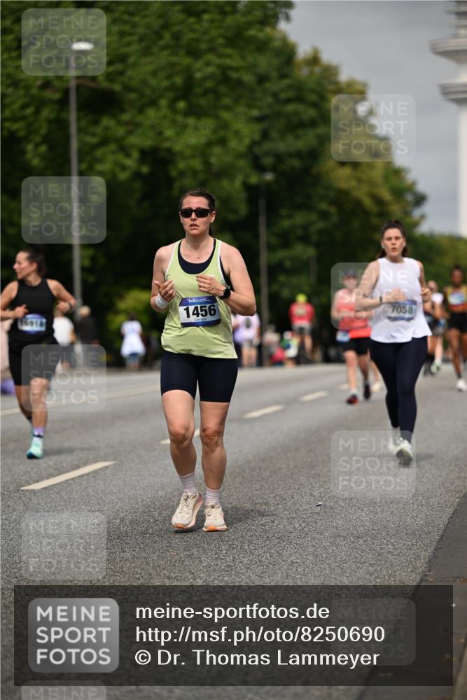 29.06.2025 - hella hamburg halbmarathon Dr. Thomas Lammeyer http://msf.ph/oto/8250690 29.06.2025 10:14:21 Kennedybrücke 1052, 1186, 1456, 1483, 1513, 4389, 7058, 7250, 7685, 8090, 8685, 9150, 9681, 9816, 9829, 9988, 11180 meine-sportfotos.de