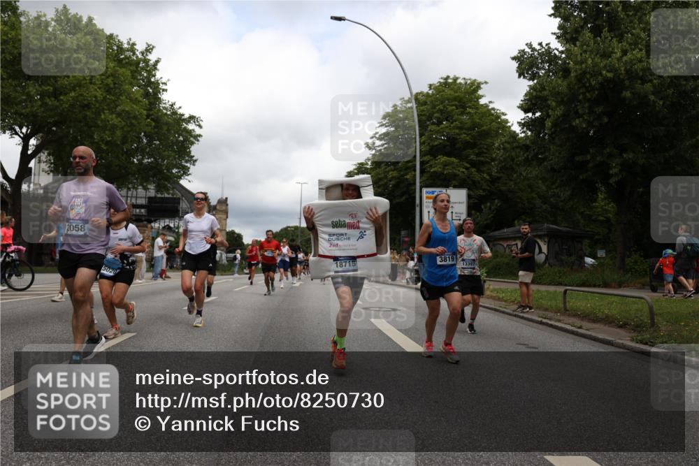 29.06.2025 - hella hamburg halbmarathon Yannick Fuchs http://msf.ph/oto/8250730 29.06.2025 10:47:56 20KM 1267, 1422, 1442, 1502, 1549, 1870, 2058, 2070, 2354, 2432, 2518, 2630, 3096, 3103, 3819, 4299, 5020, 5259, 6260, 6294, 6374, 6511, 6512, 7274, 7395, 7478, 7973, 8285, 8335, 8394, 9032, 9380, 9791, 9922, 10040, 11009, 11068, 11430, 11789, 11844, 12321, 12607, 12632, 13033, 13397, 13794, 13803, 13912, 14026, 14239, 14702, 15146, 15441, 15838, 15856, 15946, 16780, 17348, 17482, 18143, 18308, 18418, 18450, 18514, 18612, 19067 meine-sportfotos.de