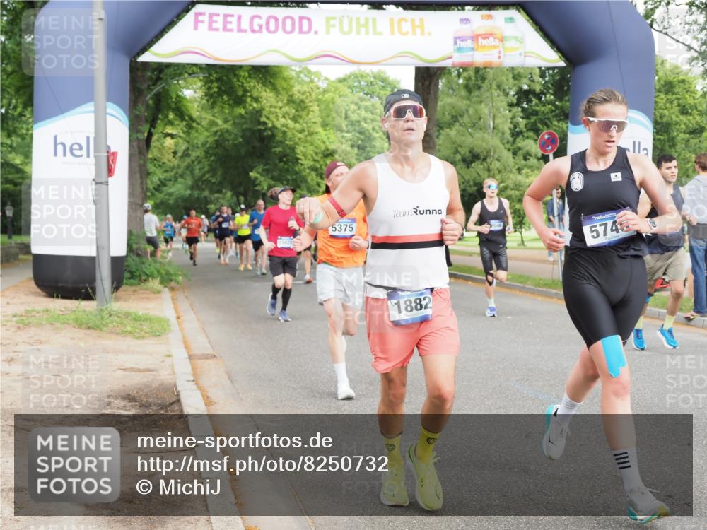 29.06.2025 - hella hamburg halbmarathon MichiJ http://msf.ph/oto/8250732 29.06.2025 10:28:52 Zwischen KM18-KM19 1882, 2750, 2826, 4889, 5375, 5508, 5745, 6149, 6683, 12046, 12540, 13158, 17620, 17973 meine-sportfotos.de
