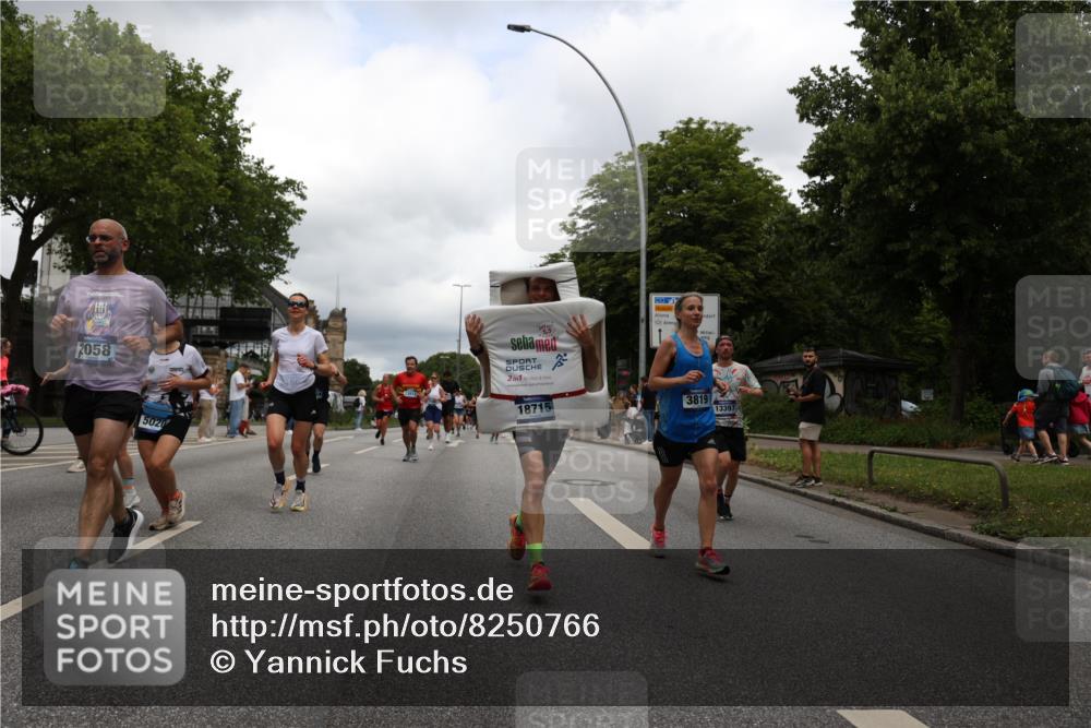 29.06.2025 - hella hamburg halbmarathon Yannick Fuchs http://msf.ph/oto/8250766 29.06.2025 10:47:56 20KM 1267, 1422, 1442, 1502, 1549, 1870, 2058, 2070, 2354, 2432, 2518, 2630, 3096, 3103, 3819, 4299, 5020, 5259, 6260, 6294, 6374, 6511, 6512, 7274, 7395, 7478, 7973, 8285, 8335, 8394, 9032, 9380, 9791, 9922, 10040, 11009, 11068, 11430, 11789, 11844, 12321, 12607, 12632, 13033, 13397, 13794, 13803, 13912, 14026, 14239, 14702, 15146, 15441, 15838, 15856, 15946, 16780, 17348, 17482, 18143, 18308, 18418, 18450, 18514, 18612, 19067 meine-sportfotos.de