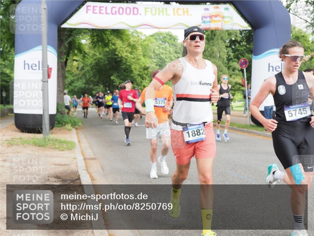 29.06.2025 - hella hamburg halbmarathon MichiJ http://msf.ph/oto/8250769 29.06.2025 10:28:52 Zwischen KM18-KM19 1882, 2750, 2826, 4889, 5375, 5508, 5745, 6149, 6683, 12046, 12540, 13158, 17620, 17973 meine-sportfotos.de