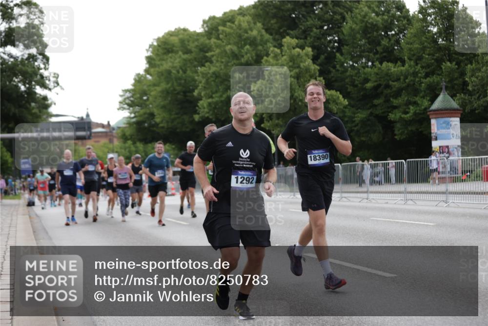 29.06.2025 - hella hamburg halbmarathon Jannik Wohlers http://msf.ph/oto/8250783 29.06.2025 10:30:57 Lombardsbrücke 1292, 1979, 2414, 2914, 4561, 4817, 5165, 5437, 5846, 5943, 6057, 6078, 7604, 7772, 8050, 8072, 8073, 10111, 10586, 11587, 14349, 15725, 16457, 16978, 17509, 17587, 17706, 17989, 18390, 18507, 18883, 18943 meine-sportfotos.de