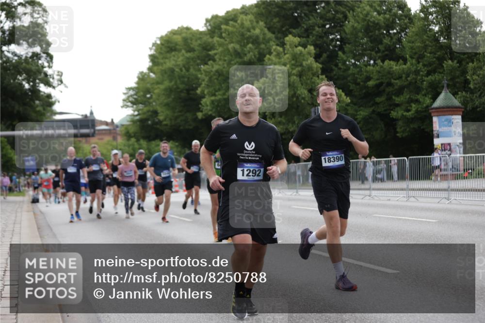 29.06.2025 - hella hamburg halbmarathon Jannik Wohlers http://msf.ph/oto/8250788 29.06.2025 10:30:57 Lombardsbrücke 1292, 1979, 2414, 2914, 4561, 4817, 5165, 5437, 5846, 5943, 6057, 6078, 7604, 7772, 8050, 8072, 8073, 10111, 10586, 11587, 14349, 15725, 16457, 16978, 17509, 17587, 17706, 17989, 18390, 18507, 18883, 18943 meine-sportfotos.de