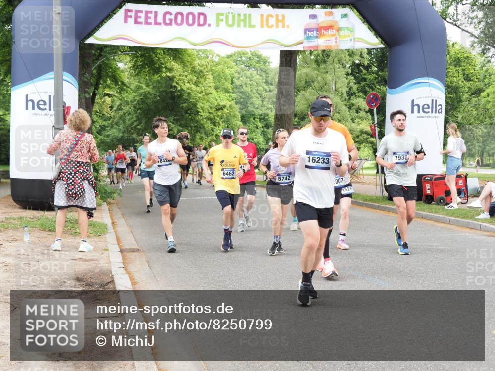29.06.2025 - hella hamburg halbmarathon MichiJ http://msf.ph/oto/8250799 29.06.2025 10:51:56 Zwischen KM18-KM19 1526, 2936, 4146, 5742, 0000, 6462, 7935, 10074, 11429, 14306, 16233, 16237, 16989, 18426, 18575 meine-sportfotos.de