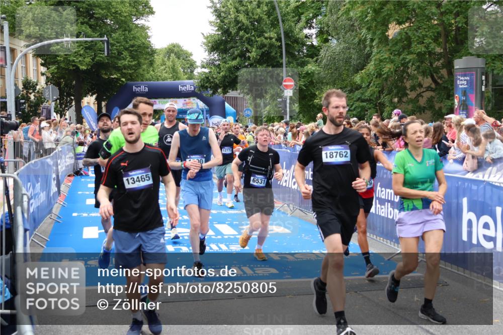 29.06.2025 - hella hamburg halbmarathon Zöllner http://msf.ph/oto/8250805 29.06.2025 10:58:07 Ziel 1200, 1563, 1611, 3141, 4319, 4579, 6531, 6892, 8089, 10036, 10408, 11832, 12378, 12773, 13465, 13666, 15090, 15189, 15527, 18762 meine-sportfotos.de