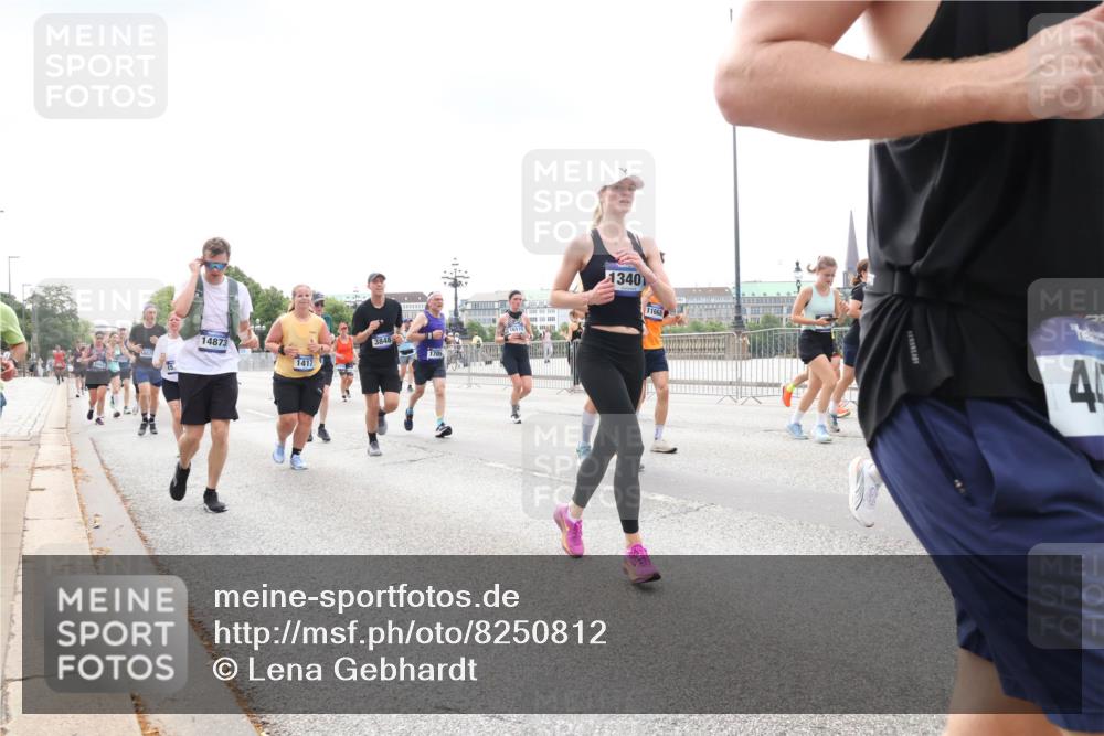 29.06.2025 - hella hamburg halbmarathon Lena Gebhardt http://msf.ph/oto/8250812 29.06.2025 10:34:08 Lombardsbrücke 1189, 1275, 1417, 1672, 1705, 1787, 1896, 2265, 2412, 2464, 2482, 2496, 2510, 2511, 2526, 2801, 2933, 3145, 3170, 3264, 3340, 3345, 3560, 3829, 3848, 4433, 4479, 4696, 4807, 4824, 4826, 4942, 5096, 5141, 5557, 5561, 5566, 5569, 5584, 5609, 5691, 5821, 5822, 5887, 6105, 6364, 6515, 6516, 6574, 6854, 6956, 7027, 7324, 7329, 7565, 8202, 8277, 8349, 8375, 8377, 8383, 8401, 8965, 9094, 9875, 9995, 10007, 10071, 10360, 10561, 10564, 11872, 13957, 16919, 17230 meine-sportfotos.de