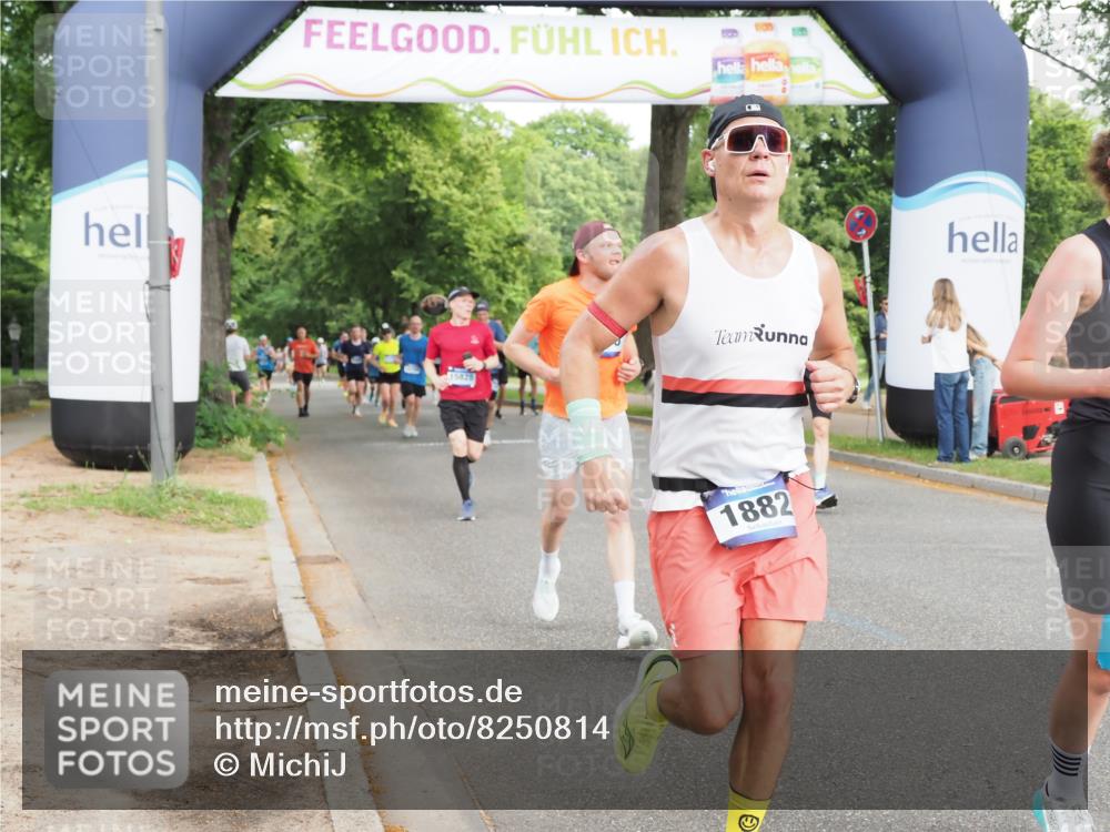29.06.2025 - hella hamburg halbmarathon MichiJ http://msf.ph/oto/8250814 29.06.2025 10:28:52 Zwischen KM18-KM19 1882, 2750, 2826, 4889, 5375, 5508, 5745, 6149, 6683, 12046, 12540, 13158, 17620, 17973 meine-sportfotos.de