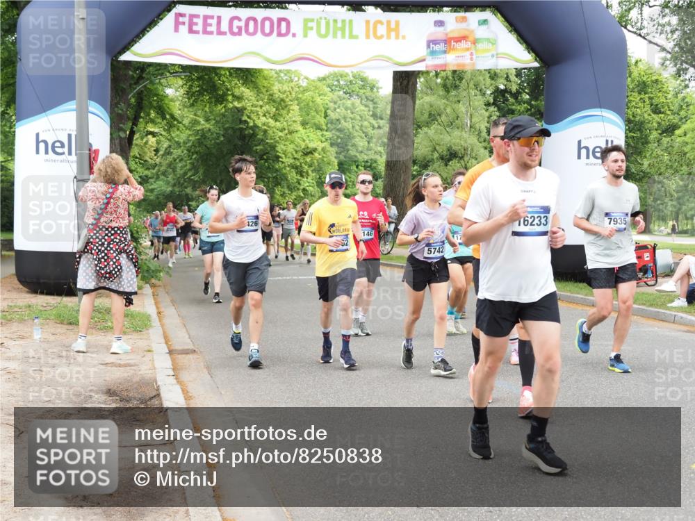 29.06.2025 - hella hamburg halbmarathon MichiJ http://msf.ph/oto/8250838 29.06.2025 10:51:56 Zwischen KM18-KM19 1526, 2936, 4146, 5742, 0000, 6462, 7935, 10074, 11429, 14306, 16233, 16237, 16989, 18426, 18575 meine-sportfotos.de