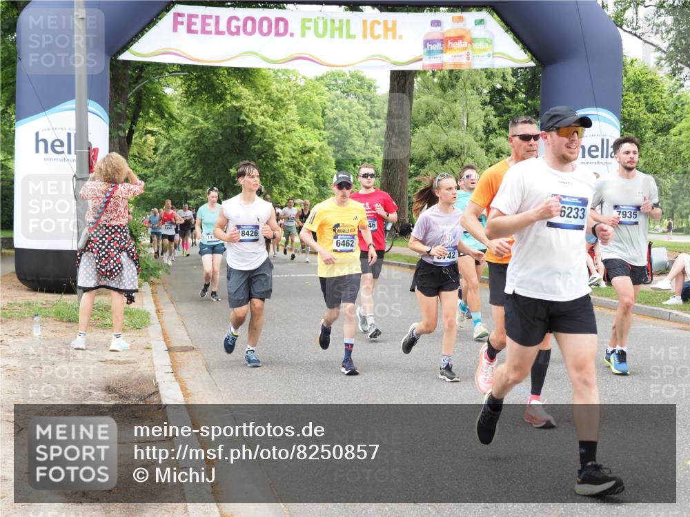 29.06.2025 - hella hamburg halbmarathon MichiJ http://msf.ph/oto/8250857 29.06.2025 10:51:56 Zwischen KM18-KM19 1526, 2936, 4146, 5742, 0000, 6462, 7935, 10074, 11429, 14306, 16233, 16237, 16989, 18426, 18575 meine-sportfotos.de