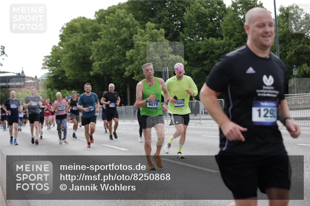 29.06.2025 - hella hamburg halbmarathon Jannik Wohlers http://msf.ph/oto/8250868 29.06.2025 10:30:58 Lombardsbrücke 1292, 1979, 2414, 2914, 4561, 4817, 5165, 5437, 5846, 5943, 6057, 6078, 7604, 7772, 8050, 8072, 8073, 10111, 10586, 11587, 14349, 15725, 16457, 16978, 17509, 17587, 17706, 17989, 18390, 18507, 18883, 18943 meine-sportfotos.de
