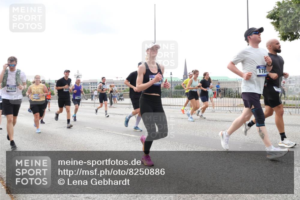 29.06.2025 - hella hamburg halbmarathon Lena Gebhardt http://msf.ph/oto/8250886 29.06.2025 10:34:09 Lombardsbrücke 1189, 1275, 1417, 1672, 1705, 1787, 1896, 2265, 2412, 2464, 2482, 2496, 2510, 2511, 2526, 2801, 2933, 3145, 3264, 3340, 3345, 3560, 3829, 3848, 4479, 4696, 4807, 4824, 4826, 4942, 5096, 5141, 5557, 5561, 5566, 5584, 5609, 5691, 5821, 5822, 5887, 6105, 6364, 6515, 6516, 6571, 6574, 6956, 7027, 7324, 7329, 7565, 8202, 8277, 8349, 8375, 8377, 8383, 8401, 8965, 9094, 9379, 9875, 9995, 10007, 10071, 10360, 10561, 10564, 11872, 13957, 16919, 17230, 18941 meine-sportfotos.de