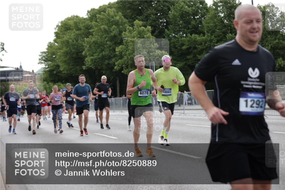 29.06.2025 - hella hamburg halbmarathon Jannik Wohlers http://msf.ph/oto/8250889 29.06.2025 10:30:58 Lombardsbrücke 1292, 1979, 2414, 2914, 4561, 4817, 5165, 5437, 5846, 5943, 6057, 6078, 7604, 7772, 8050, 8072, 8073, 10111, 10586, 11587, 14349, 15725, 16457, 16978, 17509, 17587, 17706, 17989, 18390, 18507, 18883, 18943 meine-sportfotos.de