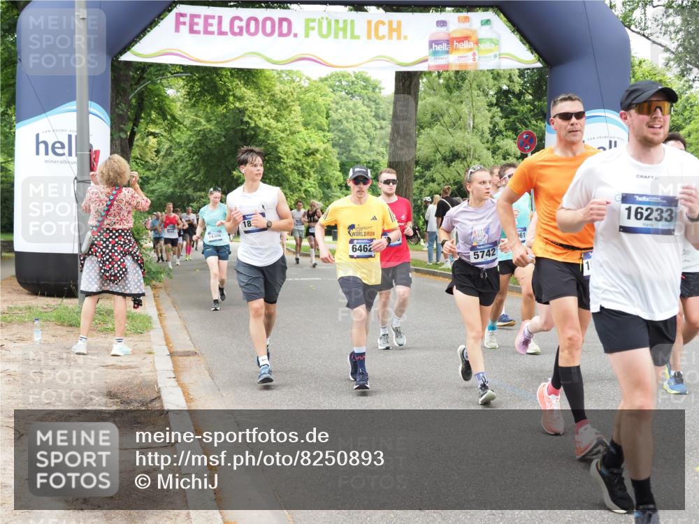 29.06.2025 - hella hamburg halbmarathon MichiJ http://msf.ph/oto/8250893 29.06.2025 10:51:56 Zwischen KM18-KM19 1526, 2936, 4146, 5742, 0000, 6462, 7935, 10074, 11429, 14306, 16233, 16237, 16989, 18426, 18575 meine-sportfotos.de