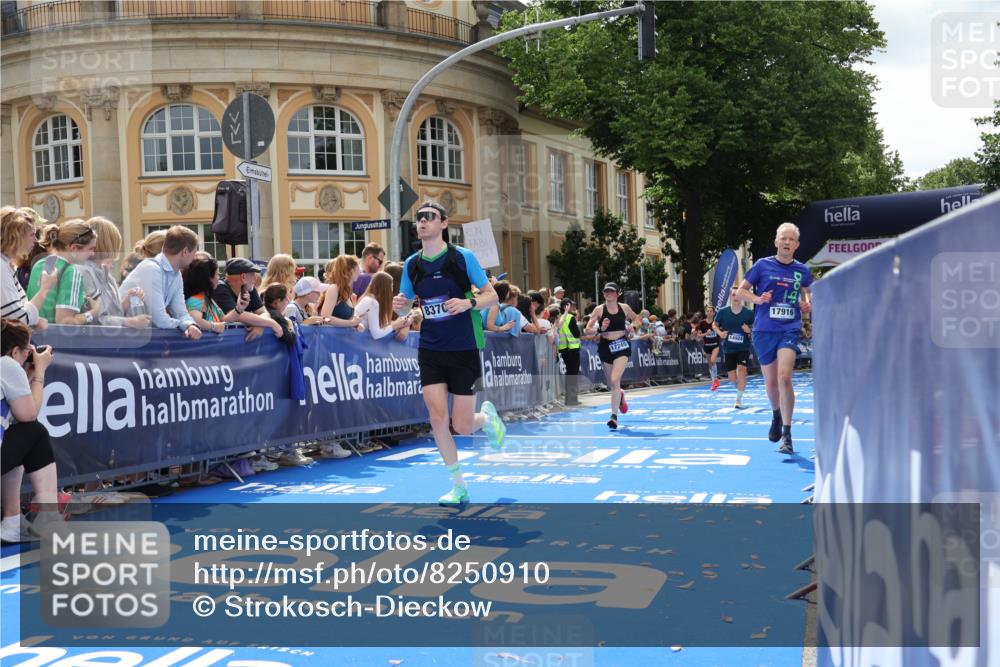 29.06.2025 - hella hamburg halbmarathon Strokosch-Dieckow http://msf.ph/oto/8250910 29.06.2025 10:40:23 Ziel 6649, 7284, 8370, 8966, 10978, 12540, 14924, 15247, 17214, 17245, 17916 meine-sportfotos.de
