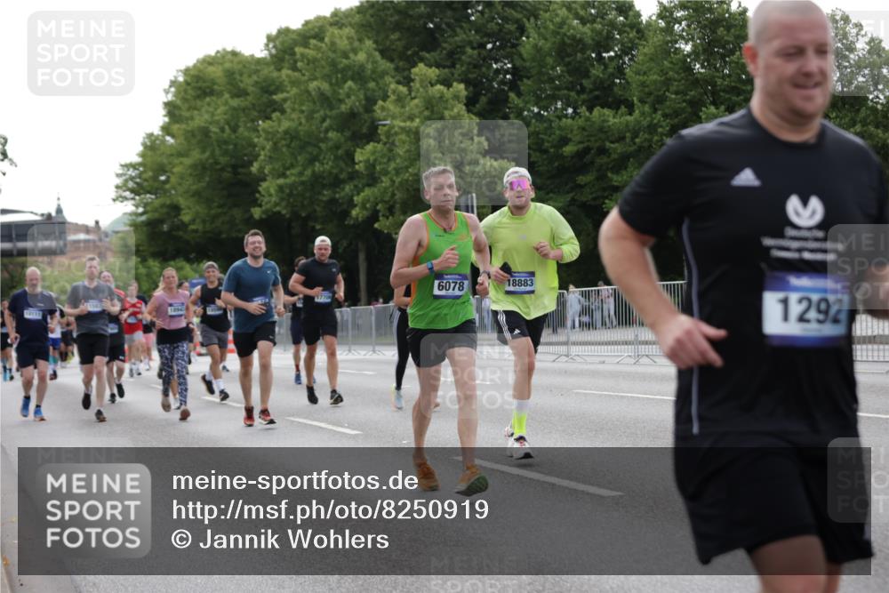 29.06.2025 - hella hamburg halbmarathon Jannik Wohlers http://msf.ph/oto/8250919 29.06.2025 10:30:58 Lombardsbrücke 1292, 1979, 2414, 2914, 4561, 4817, 5165, 5437, 5846, 5943, 6057, 6078, 7604, 7772, 8050, 8072, 8073, 10111, 10586, 11587, 14349, 15725, 16457, 16978, 17509, 17587, 17706, 17989, 18390, 18507, 18883, 18943 meine-sportfotos.de