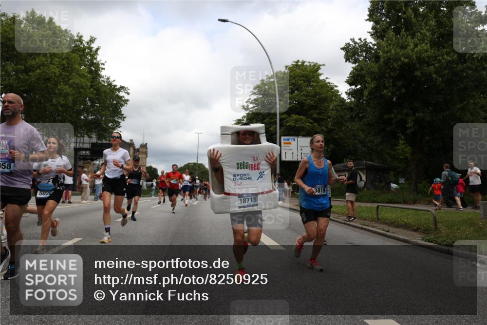 29.06.2025 - hella hamburg halbmarathon Yannick Fuchs http://msf.ph/oto/8250925 29.06.2025 10:47:56 20KM 1267, 1422, 1442, 1502, 1549, 1870, 2058, 2070, 2354, 2432, 2518, 2630, 3096, 3103, 3819, 4299, 5020, 5259, 6260, 6294, 6374, 6511, 6512, 7274, 7395, 7478, 7973, 8285, 8335, 8394, 9032, 9380, 9791, 9922, 10040, 11009, 11068, 11430, 11789, 11844, 12321, 12607, 12632, 13033, 13397, 13794, 13803, 13912, 14026, 14239, 14702, 15146, 15441, 15838, 15856, 15946, 16780, 17348, 17482, 18143, 18308, 18418, 18450, 18514, 18612, 19067 meine-sportfotos.de