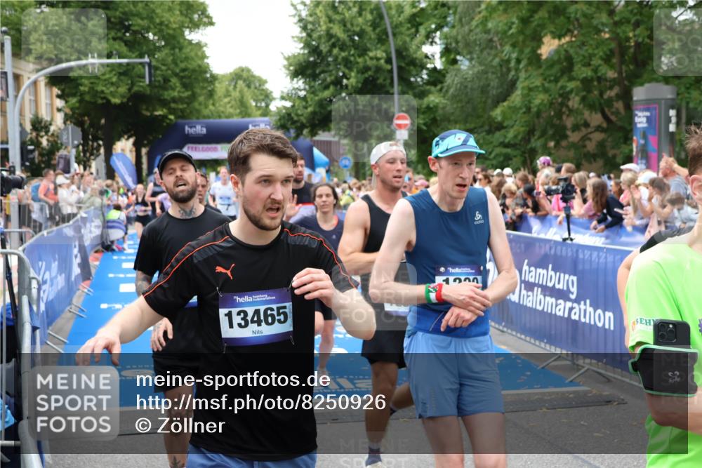 29.06.2025 - hella hamburg halbmarathon Zöllner http://msf.ph/oto/8250926 29.06.2025 10:58:08 Ziel 1563, 1611, 3141, 4319, 4579, 6531, 6892, 8089, 10036, 10408, 11832, 12773, 13666, 15090, 15189, 15527 meine-sportfotos.de