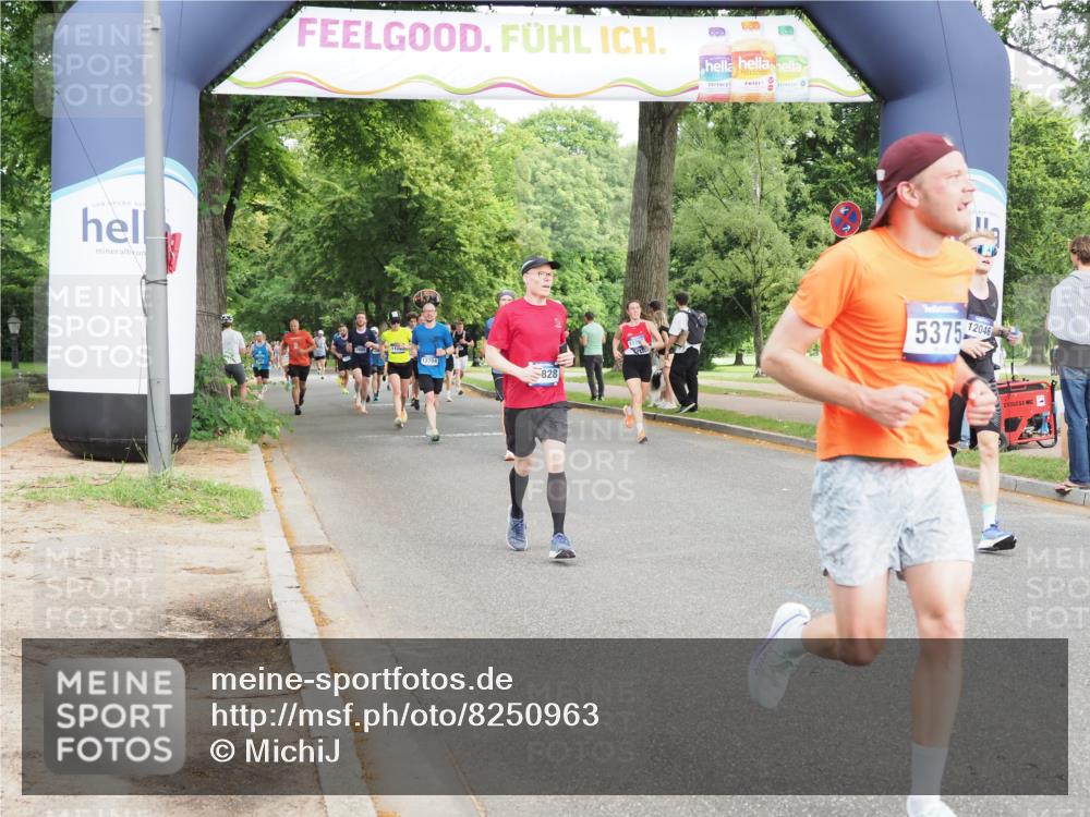 29.06.2025 - hella hamburg halbmarathon MichiJ http://msf.ph/oto/8250963 29.06.2025 10:28:53 Zwischen KM18-KM19 1882, 2750, 2826, 5375, 5508, 5745, 6149, 6683, 12046, 12540, 13158, 15828, 17620, 17973 meine-sportfotos.de