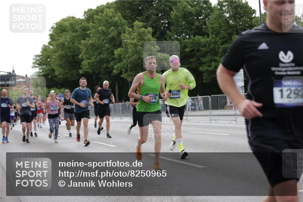 29.06.2025 - hella hamburg halbmarathon Jannik Wohlers http://msf.ph/oto/8250965 29.06.2025 10:30:59 Lombardsbrücke 1292, 1979, 2414, 2914, 4817, 5165, 5437, 5846, 5943, 6057, 6078, 6546, 7604, 7772, 8050, 8072, 8073, 10111, 10586, 11587, 13724, 14349, 15725, 16457, 16978, 17517, 17587, 17706, 17989, 18390, 18507, 18883, 18943 meine-sportfotos.de