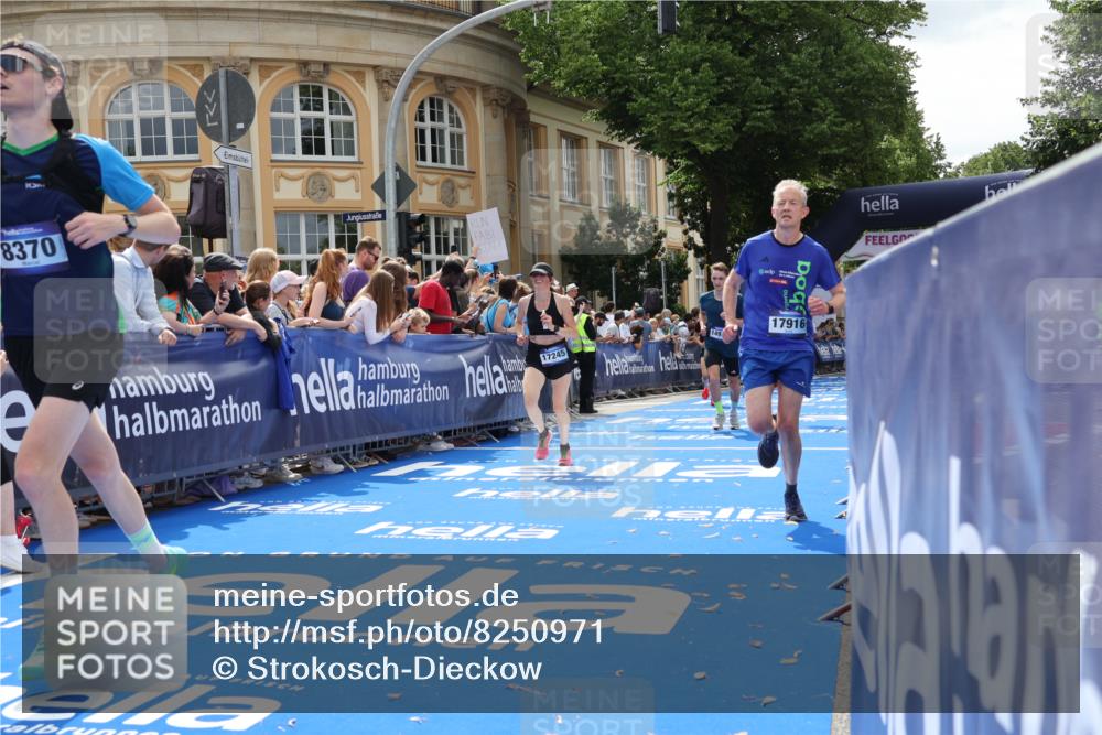 29.06.2025 - hella hamburg halbmarathon Strokosch-Dieckow http://msf.ph/oto/8250971 29.06.2025 10:40:24 Ziel 6649, 7284, 8370, 8966, 10978, 11767, 12540, 14924, 15164, 15247, 17214, 17245, 17916 meine-sportfotos.de