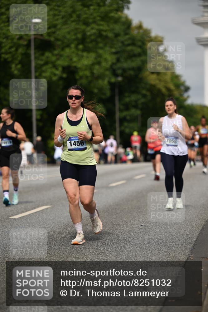 29.06.2025 - hella hamburg halbmarathon Dr. Thomas Lammeyer http://msf.ph/oto/8251032 29.06.2025 10:14:21 Kennedybrücke 1052, 1186, 1456, 1483, 1513, 4389, 7058, 7250, 7685, 8090, 8685, 9150, 9681, 9816, 9829, 9988, 11180 meine-sportfotos.de