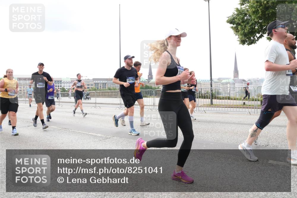 29.06.2025 - hella hamburg halbmarathon Lena Gebhardt http://msf.ph/oto/8251041 29.06.2025 10:34:09 Lombardsbrücke 1189, 1275, 1417, 1672, 1705, 1787, 1896, 2265, 2412, 2464, 2482, 2496, 2510, 2511, 2526, 2801, 2933, 3145, 3264, 3340, 3345, 3560, 3829, 3848, 4479, 4696, 4807, 4824, 4826, 4942, 5096, 5141, 5557, 5561, 5566, 5584, 5609, 5691, 5821, 5822, 5887, 6105, 6364, 6515, 6516, 6571, 6574, 6956, 7027, 7324, 7329, 7565, 8202, 8277, 8349, 8375, 8377, 8383, 8401, 8965, 9094, 9379, 9875, 9995, 10007, 10071, 10360, 10561, 10564, 11872, 13957, 16919, 17230, 18941 meine-sportfotos.de