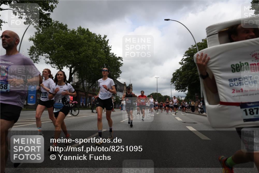 29.06.2025 - hella hamburg halbmarathon Yannick Fuchs http://msf.ph/oto/8251095 29.06.2025 10:47:56 20KM 1267, 1422, 1442, 1502, 1549, 1870, 2058, 2070, 2354, 2432, 2518, 2630, 3096, 3103, 3819, 4299, 5020, 5259, 6260, 6294, 6374, 6511, 6512, 7274, 7395, 7478, 7973, 8285, 8335, 8394, 9032, 9380, 9791, 9922, 10040, 11009, 11068, 11430, 11789, 11844, 12321, 12607, 12632, 13033, 13397, 13794, 13803, 13912, 14026, 14239, 14702, 15146, 15441, 15838, 15856, 15946, 16780, 17348, 17482, 18143, 18308, 18418, 18450, 18514, 18612, 19067 meine-sportfotos.de