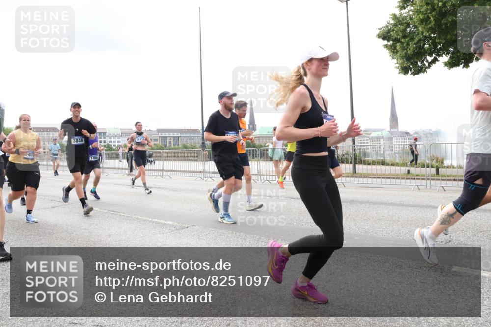 29.06.2025 - hella hamburg halbmarathon Lena Gebhardt http://msf.ph/oto/8251097 29.06.2025 10:34:09 Lombardsbrücke 1189, 1275, 1417, 1672, 1705, 1787, 1896, 2265, 2412, 2464, 2482, 2496, 2510, 2511, 2526, 2801, 2933, 3145, 3264, 3340, 3345, 3560, 3829, 3848, 4479, 4696, 4807, 4824, 4826, 4942, 5096, 5141, 5557, 5561, 5566, 5584, 5609, 5691, 5821, 5822, 5887, 6105, 6364, 6515, 6516, 6571, 6574, 6956, 7027, 7324, 7329, 7565, 8202, 8277, 8349, 8375, 8377, 8383, 8401, 8965, 9094, 9379, 9875, 9995, 10007, 10071, 10360, 10561, 10564, 11872, 13957, 16919, 17230, 18941 meine-sportfotos.de
