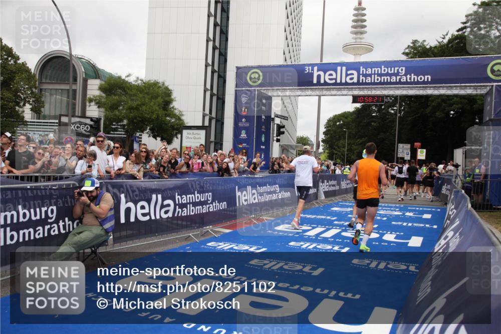29.06.2025 - hella hamburg halbmarathon Michael Strokosch http://msf.ph/oto/8251102 29.06.2025 10:58:20 Ziel 1595, 4426, 4592, 4708, 6104, 6147, 8290, 9230, 11645, 14631, 18068 meine-sportfotos.de