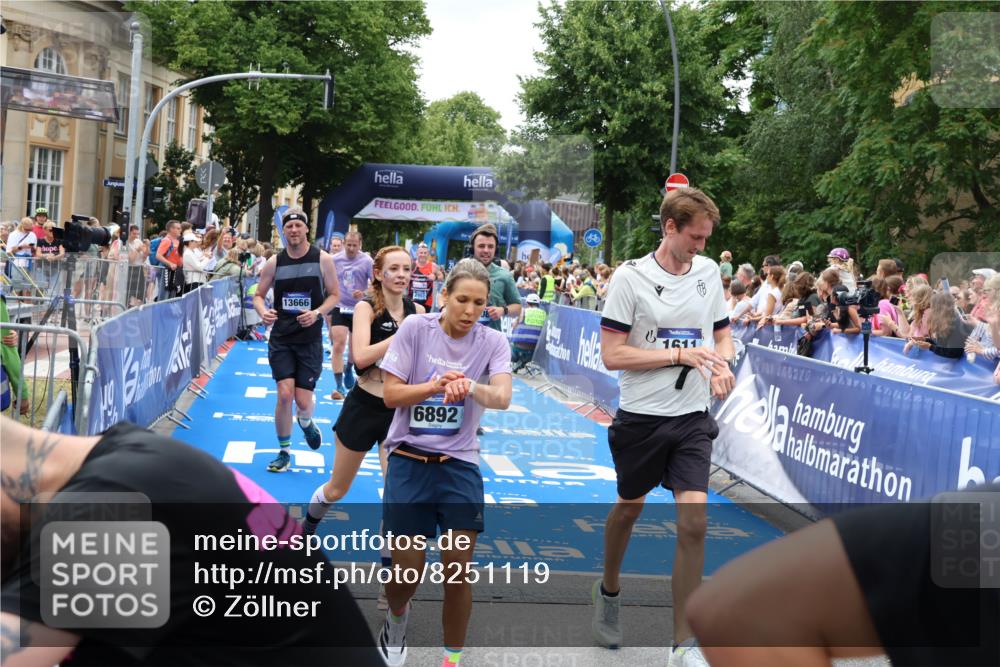 29.06.2025 - hella hamburg halbmarathon Zöllner http://msf.ph/oto/8251119 29.06.2025 10:58:13 Ziel 1563, 1611, 2907, 4319, 4426, 6104, 8290, 10408, 13666, 15125, 15189, 18068 meine-sportfotos.de