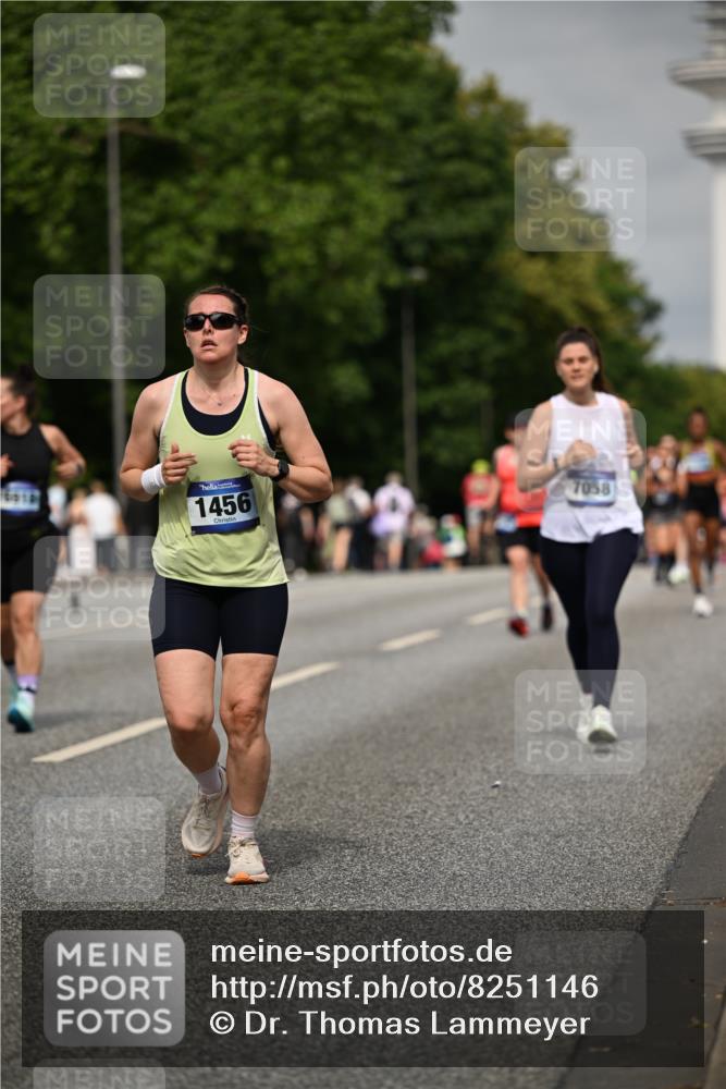 29.06.2025 - hella hamburg halbmarathon Dr. Thomas Lammeyer http://msf.ph/oto/8251146 29.06.2025 10:14:22 Kennedybrücke 1052, 1186, 1456, 1483, 1513, 4389, 7058, 7250, 7685, 8685, 9150, 9681, 9816, 9829, 9988 meine-sportfotos.de