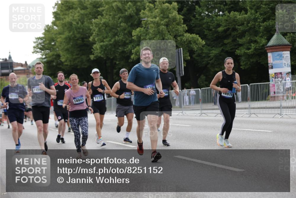 29.06.2025 - hella hamburg halbmarathon Jannik Wohlers http://msf.ph/oto/8251152 29.06.2025 10:31:00 Lombardsbrücke 1292, 1979, 2414, 2914, 4817, 5165, 5437, 5846, 5943, 6057, 6078, 6546, 7604, 7772, 8050, 8072, 8073, 10111, 10586, 11587, 13724, 14349, 15725, 16457, 16978, 17404, 17517, 17587, 17706, 17989, 18390, 18507, 18672, 18883, 18943 meine-sportfotos.de