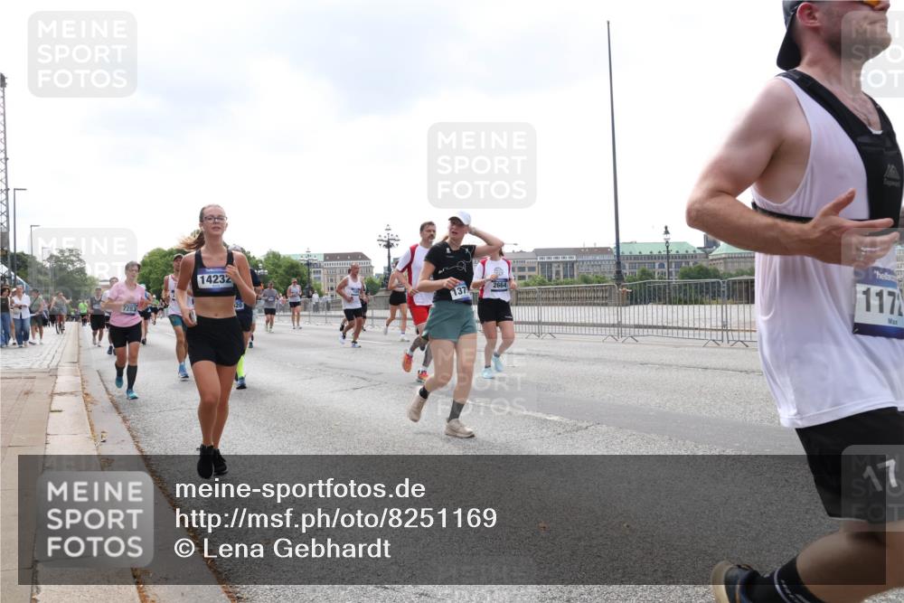 29.06.2025 - hella hamburg halbmarathon Lena Gebhardt http://msf.ph/oto/8251169 29.06.2025 10:45:41 Lombardsbrücke 1004, 1033, 1060, 1085, 1100, 1104, 1421, 1426, 1555, 1713, 1798, 1854, 1983, 2008, 2216, 2217, 2398, 2522, 2550, 2657, 2664, 2917, 2954, 2965, 2973, 3160, 3164, 3357, 3377, 3879, 3993, 4099, 4102, 4104, 4224, 4306, 4317, 4388, 4504, 4572, 4820, 4851, 5044, 5099, 5108, 5339, 5635, 5636, 5949, 6133, 6150, 6333, 6623, 6763, 6788, 6911, 6922, 6980, 7268, 7283, 7356, 7530, 7541, 7605, 7859, 8605, 8745, 9120, 9121, 9620, 10030, 10182, 10225, 10327, 10329, 10367, 10511, 11314 meine-sportfotos.de