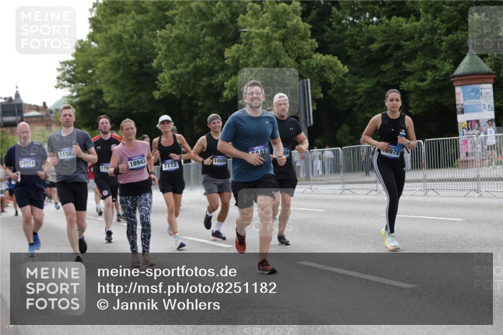 29.06.2025 - hella hamburg halbmarathon Jannik Wohlers http://msf.ph/oto/8251182 29.06.2025 10:31:00 Lombardsbrücke 1292, 1979, 2414, 2914, 4817, 5165, 5437, 5846, 5943, 6057, 6078, 6546, 7604, 7772, 8050, 8072, 8073, 10111, 10586, 11587, 13724, 14349, 15725, 16457, 16978, 17404, 17517, 17587, 17706, 17989, 18390, 18507, 18672, 18883, 18943 meine-sportfotos.de
