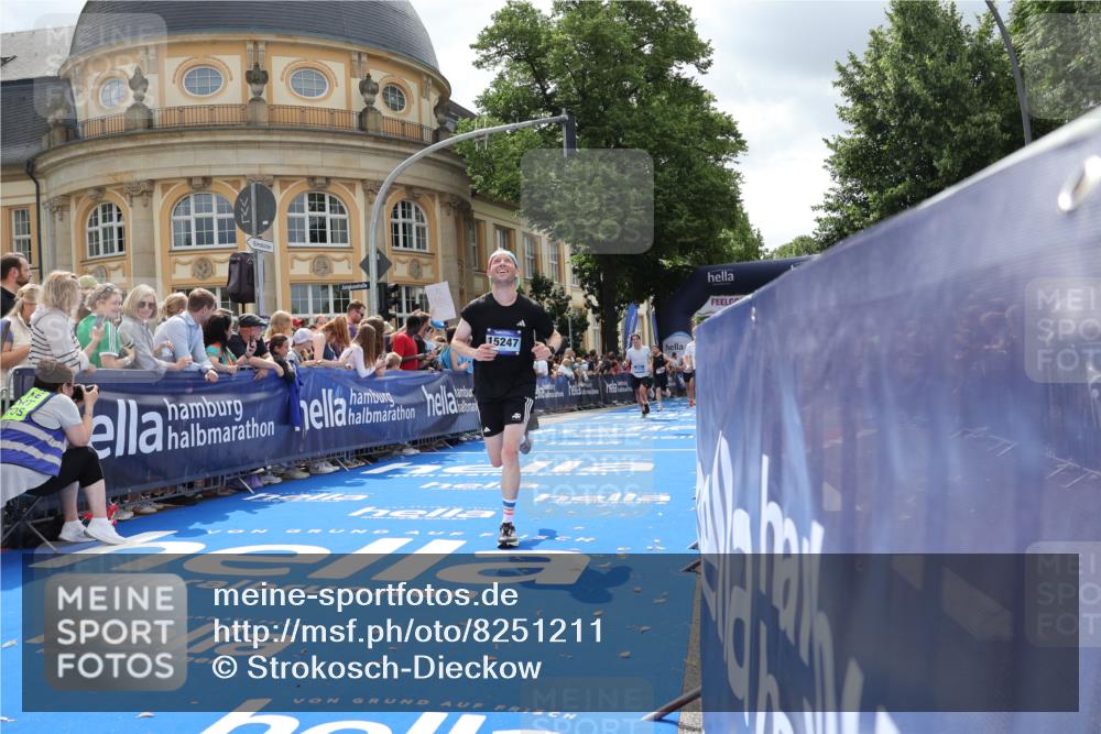 29.06.2025 - hella hamburg halbmarathon Strokosch-Dieckow http://msf.ph/oto/8251211 29.06.2025 10:40:29 Ziel 6649, 7284, 8966, 10978, 11767, 12365, 12540, 14924, 15015, 15164, 15247, 15542, 17214, 17245, 17724, 17916, 18192 meine-sportfotos.de